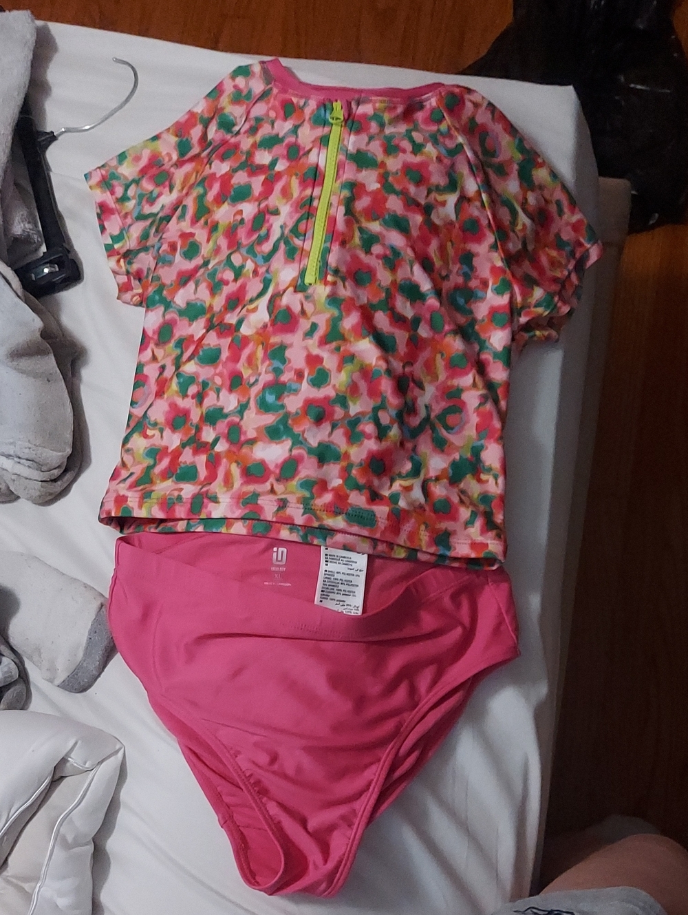 Kids' Two-Piece Pink Floral Rash Guard Swim Set